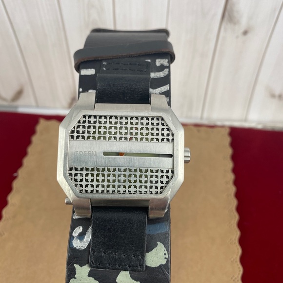 Rare Vintage Fossil Rock Climber, Hockey, Lacrosse and more Sports Watch - Picture 3 of 13